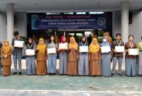 Sejumlah pelajar SMAN 1 Rangkasbitung saat foto bersama usai dilepas secara formal. (Istimewa)