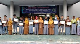 Sejumlah pelajar SMAN 1 Rangkasbitung saat foto bersama usai dilepas secara formal. (Istimewa)