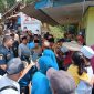 Warga Cikamunding Kabupaten Lebak Ramai-ramai ingin bertemu Bupati Lebak, Iti Octavia Jayabaya. (Istimewa)