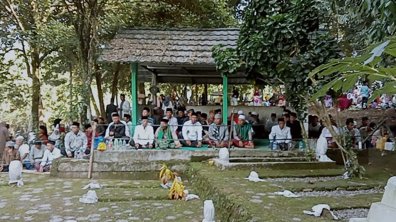 Warga Desa Paja, Kecamatan Sajira, Kabupaten Lebak saat menggelar acara ngembang. (Istimewa)