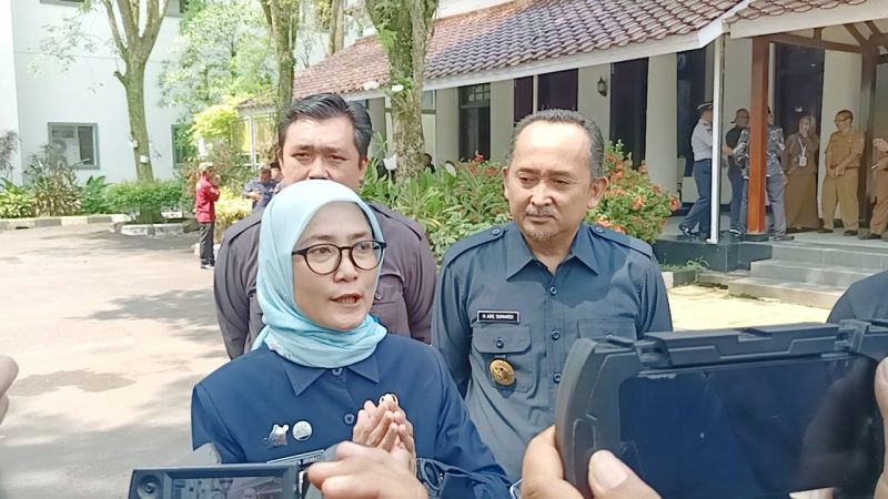 Bupati Lebak, Iti Octavia Jayabaya dan Wakil Bupati Lebak, Ade Sumardi sepakat mengundurkan diri. ? istimewa)