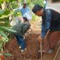 Proses pemasangan septictank individu di Desa Pajagan, Kecamatan Sajira, Kabupaten Lebak. (Istimewa)