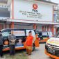 Caleg DPRD Banten nomor urut 3, Dian Wahyudi (tengah) didampingi Caleg DPR RI Dapil Banten 1, Ade Salamun (kanan) saat melaunching mobil Salam di kantor DPD PKS Lebak. (istimewa)