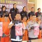 Kapolres Lebak, AKBP Suyono (kedua kanan) didampingi Kasatreskrim Polres Lebak, AKP Andi Kurniady (rompi hitam) saat ungkap kasus C3 selama 2 pekan. (Istimewa)