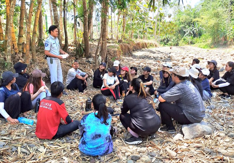 Pegawai Jasa Raharja Banten, Wildan Hidayatullah saat memberikan materi kepada mahasiswa UMN. (Istimewa)