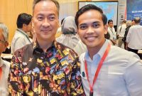 Ketua HIMKI Banten, Fahmi Ramadhana (kanan) saat foto bersama dengan Menteri Perindustrian Agus Gumiwang Kartasasmita. (Istimewa)
