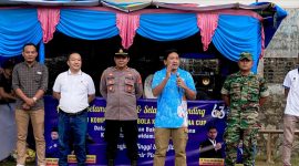 Ketua MPKT Kecamatan Leuwidamar, Osep Mulyawan Karis saat membuka kegiatan kejuaraan sepakbola Karang Taruna Kecamatan Leuwidamar di Lapangan Bung Jaja Parahiang. (Istimewa)