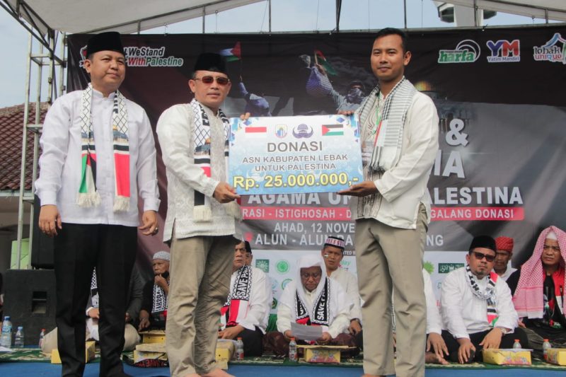 ASN Kabupaten Lebak saat memberikan bantuan sebesar Rp25 juta untuk warga Palestina. (Istimewa)