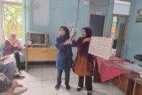 Tim FKM UI saat memberikan penguatan kapasitas kepada kader posyandu di Kecamatan Kalanganyar dalam upaya pencegahan dan penanganan stunting. (Istimewa)