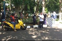 Direktur Klinik Agara Medika saat melepas peserta touring Kemanusiaan KORPRI Lebak. (istimewa)