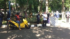 Direktur Klinik Agara Medika saat melepas peserta touring Kemanusiaan KORPRI Lebak. (istimewa)