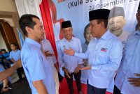 Ketua DPW Relawan Ndaru Provinsi Banten, Edi Haryadi (kiri) saat bersama dengan Ketua Dewan Pembina Relawan Ndaru, Komjen Pol (Purn) Boy Rafli Amar usai meresmikan rumah pemenangan Prabowo - Gibran. (Istimewa)