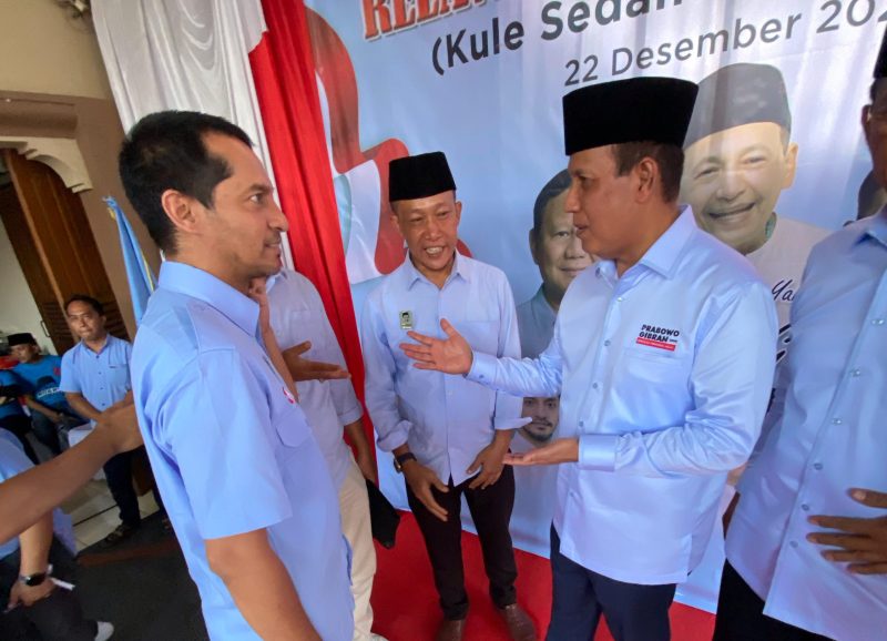 Ketua DPW Relawan Ndaru Provinsi Banten, Edi Haryadi (kiri) saat bersama dengan Ketua Dewan Pembina Relawan Ndaru, Komjen Pol (Purn) Boy Rafli Amar usai meresmikan rumah pemenangan Prabowo - Gibran. (Istimewa)