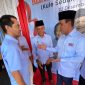 Ketua DPW Relawan Ndaru Provinsi Banten, Edi Haryadi (kiri) saat bersama dengan Ketua Dewan Pembina Relawan Ndaru, Komjen Pol (Purn) Boy Rafli Amar usai meresmikan rumah pemenangan Prabowo - Gibran. (Istimewa)