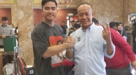 Ketua Ndaru Banten, Edi Haryadi saat foto bersama dengan Ketua Umum PSI, Kaesang Pangarep. (Istimewa)