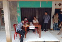 Pemeriksaan kesehatan petugas pengawas kecamatan. (Istimewa)