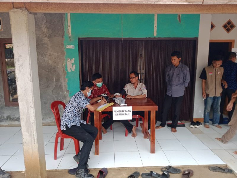 Pemeriksaan kesehatan petugas pengawas kecamatan. (Istimewa)