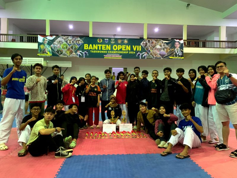 Taekwondo Kabupaten Lebak menjadi juara umum dalam kejuaraan Banten Open VII Championship di Pandeglang. (Istimewa)