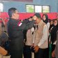 Ketua Bawaslu Banten, Ali Faisal saat melantik Pengawas TPS di Kecamatan Sajira. (Istimewa)