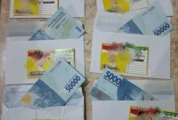 Dugaan serangan fajar yang dilakukan salah satu caleg DPRD Lebak Partai Golkar. (Istimewa)