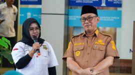 Walikota Cilegon, Helldy Agustian saat mendengar langsung pendapatan masyarakat soal keberadaan MPP Cilegon. (Istimewa)