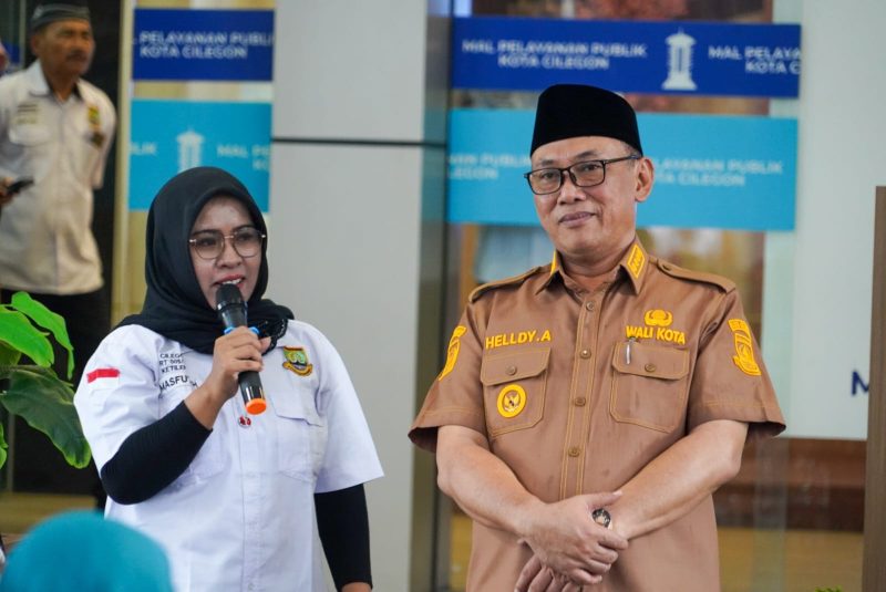 Walikota Cilegon, Helldy Agustian saat mendengar langsung pendapatan masyarakat soal keberadaan MPP Cilegon. (Istimewa)