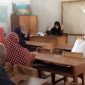 dr. Juwita Wulandari (kerudung hitam) saat melaksanakan kelas Sekolah Lansia Matahari. (Istimewa)