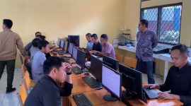 Panwascam existing saat mengikuti tes penilaian kinerja di SMPN 2 Rangkasbitung. (DAILYHITS)