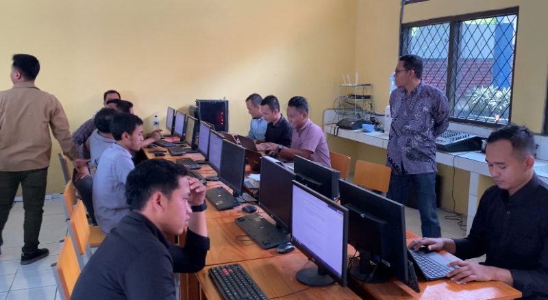 Panwascam existing saat mengikuti tes penilaian kinerja di SMPN 2 Rangkasbitung. (DAILYHITS)