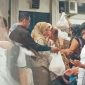 Warga saat antre untuk mendapatkan bantuan nasi boks dari BKAD Kabupaten Lebak. (Istimewa)