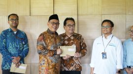 Helldy Agustian saat acara Penyerahan Surat Pemberitahuan Pajak Terhutang (SPPT) PBB secara simbolis kepada Perwakilan Industri yang digelar Badan Pengelolaan Keuangan dan Aset Daerah (BPKAD) Kota Cilegon di Birdi Café and Resto, Senin 29 April 2024. 