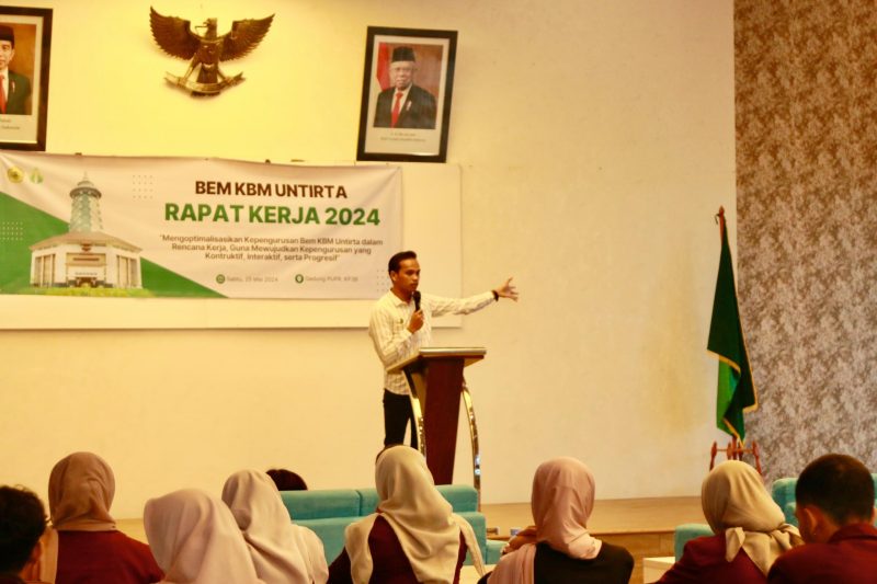 Ketua DPD HIMKI Banten, Fahmi Ramadhan saat menjadi narasumber dalam raker BEM Untirta. (Istimewa)