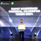 Kepala Dinas Perpustakaan dan Kearsipan (DPK) Kota Cilegon, Ismatullah saat menerima penghargaan ANRI untuk Pemkot Cilegon. (Istimewa)