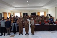 Sekda Kota Cilegon, Maman Mauludin saat foto bersama dengan peserta Bimtek pengelola barang milik daerah (istimewa)