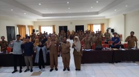 Sekda Kota Cilegon, Maman Mauludin saat foto bersama dengan peserta Bimtek pengelola barang milik daerah (istimewa)