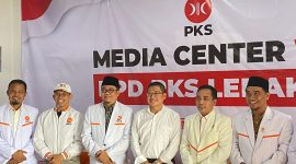 Bakal calon bupati Lebak, Dede Supriyadi (tengah) saat mendaftar ke PKS. (Istimewa)