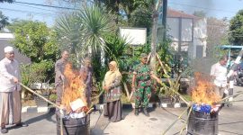Kejari Lebak saat melakukan pemusnahan barang bukti hasil kejahatan dari 47 perkara di Kabupaten Lebak. (Istimewa)