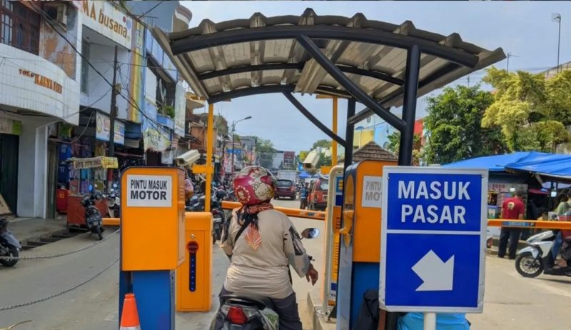 Gate Parkir Pasar Rangkasbitung. (Istimewa)