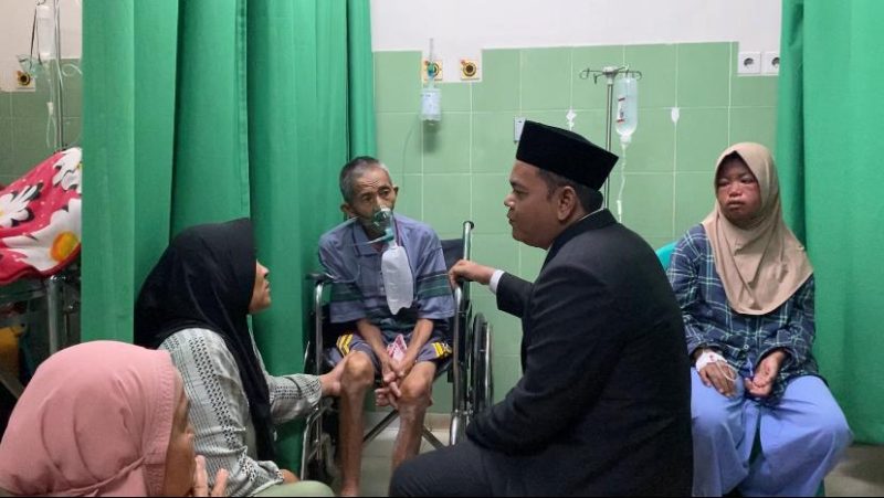 Anggota DPRD Lebak, Fraksi PPP saat menyambangi pasien di IGD RSUD Adjidarmo. (Istimewa)