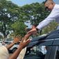 Bendahara Umum DPP Gapensi, Moch. Nabil Jayabaya saat menyapa warga. (Istimewa)