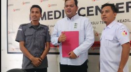 Anggota DPRD Lebak, Regen Abdul Aris saat memenuhi panggilan klarifikasi Bawaslu atas dugaan kasus colong start kampanye. (Istimewa)