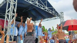 Bakal Calon Bupati Serang, Ratu Rachmatu Zakiyah dan Charly Setia Band menyapa warga Lebak Wangi, Serang (DailyHits)