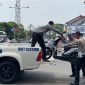 Satlantas Polres Lebak saat mengamankan kendaraan yang terjaring operasi zebra maung 2024. (Istimewa)