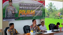 Kapolda Banten, Irjen Pol Suyudi didampingi Kapolres Lebak, AKBP Suyono saat merealisasikan program Poliran di Kabupaten Lebak. (Istimewa)