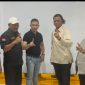 Ketua Umum Grib Jaya, Hercules saat foto bersama dengan Ketua Tim pemenangan Hasbi - Amir, Nabil Jayabaya. (Istimewa)