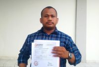 Koordinator Tampung Demokrasi, M Riki Setiawan saat melaporkan Yandri Susanto dan Ratu Zakiyah ke Bawaslu Kabupaten Serang