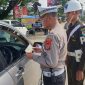 Satlantas Polres Lebak bersama Polisi Militer saat melakukan operasi kepada kendaraan dinas dan stiker militer di Rangkasbitung. (Istimewa)
