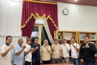 Pengurus PWI Lebak di bawah komando Nurabidin Ubaidillah saat foto bersama dengan Ketua DPRD Lebak, dr. Juwita Wulandari. (Istimewa)