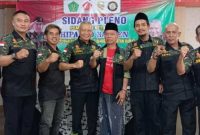 Ketua HIPAKAD Banten, Asmail S.sos MAP (tengah) saat foto bersama. (Istimewa)