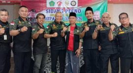 Ketua HIPAKAD Banten, Asmail S.sos MAP (tengah) saat foto bersama. (Istimewa)